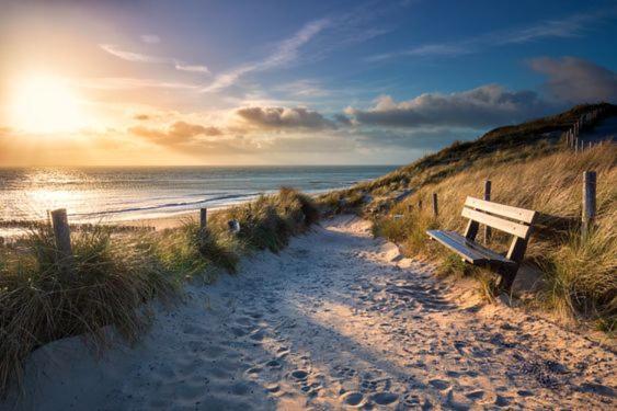 'relax Sea' - Wellness In Zeeland - Private Sauna - Airco - Garden - Outdoor Swimming Pool - Free Wifi, Towels & Bed Linen
