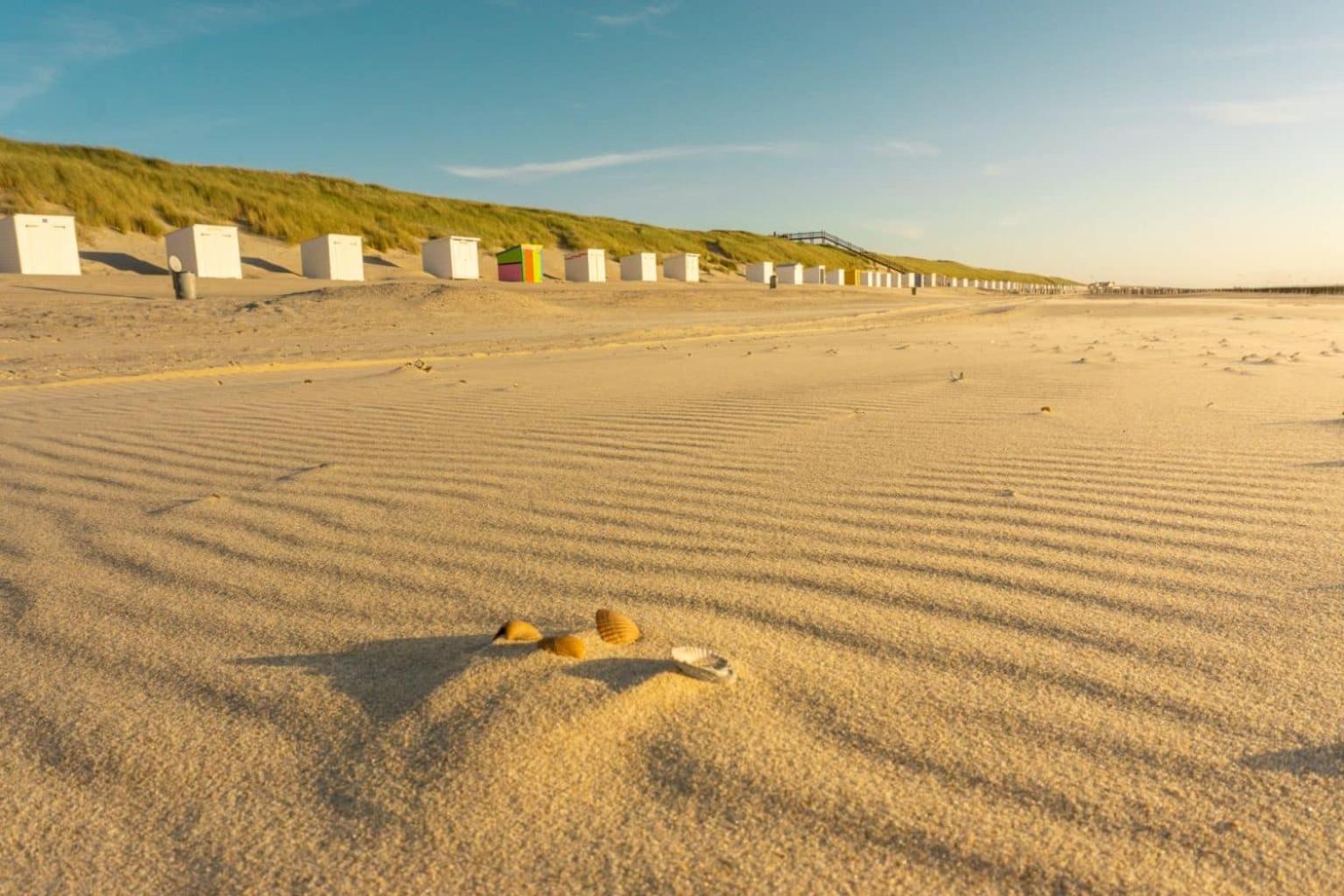 Ferienhaus 'relax Sea' - Wellness In Zeeland - Private Sauna - Airco - Garden - Outdoor Swimming Pool - Free Wifi, Towels & Bed Linen