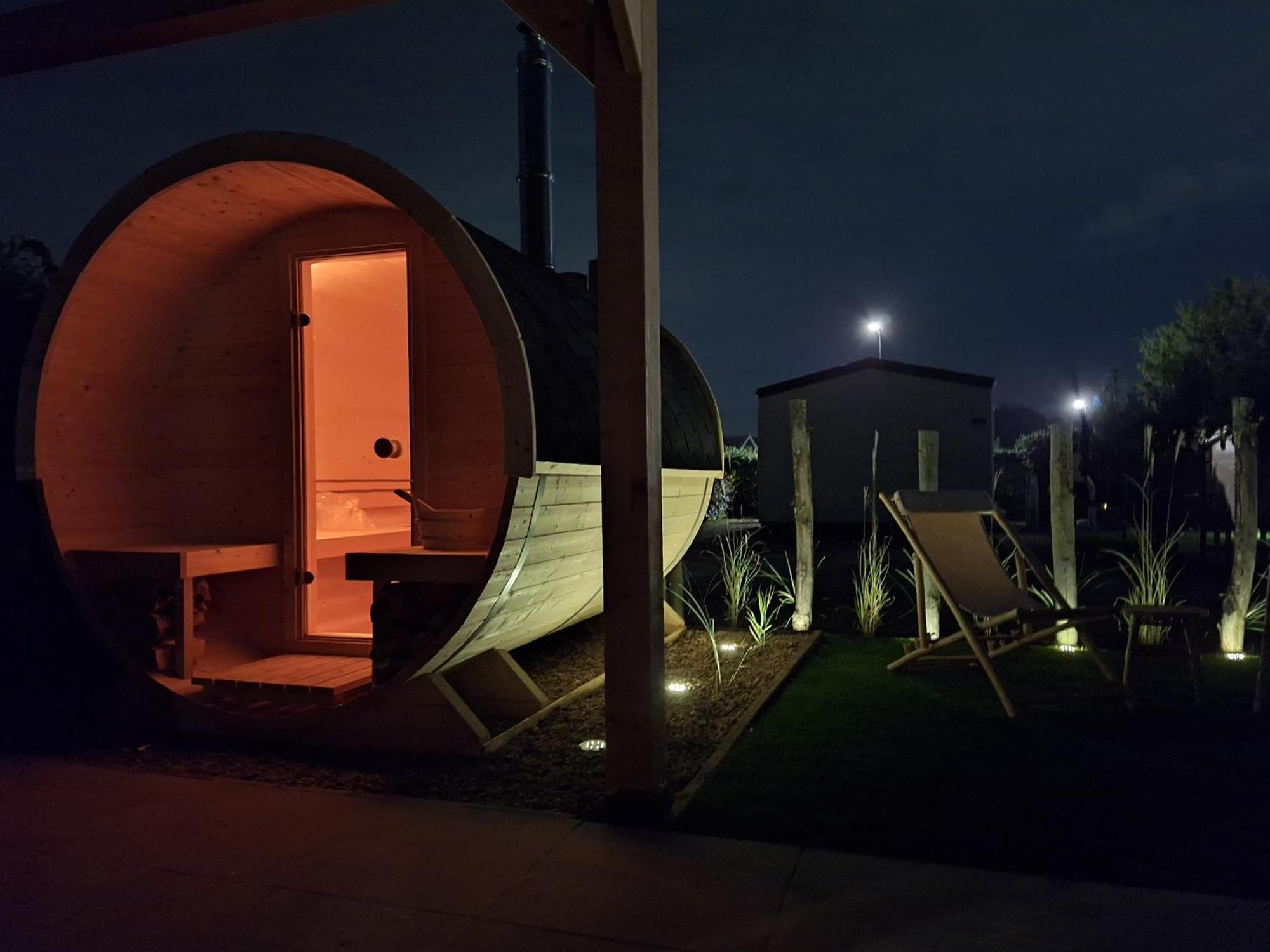 'relax Sea' - Wellness In Zeeland - Private Sauna - Airco - Garden - Outdoor Swimming Pool - Free Wifi, Towels & Bed Linen Ferienhaus