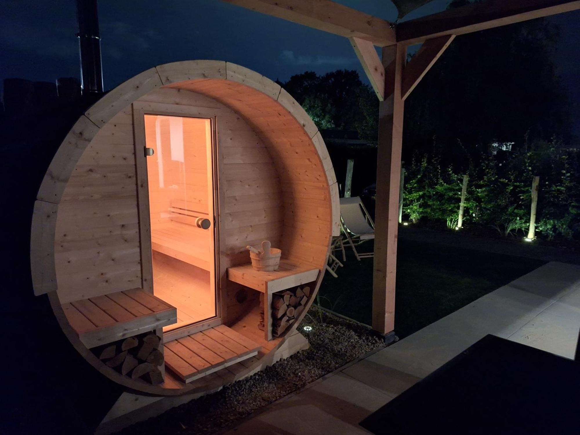 'relax Sea' - Wellness In Zeeland - Private Sauna - Airco - Garden - Outdoor Swimming Pool - Free Wifi, Towels & Bed Linen *