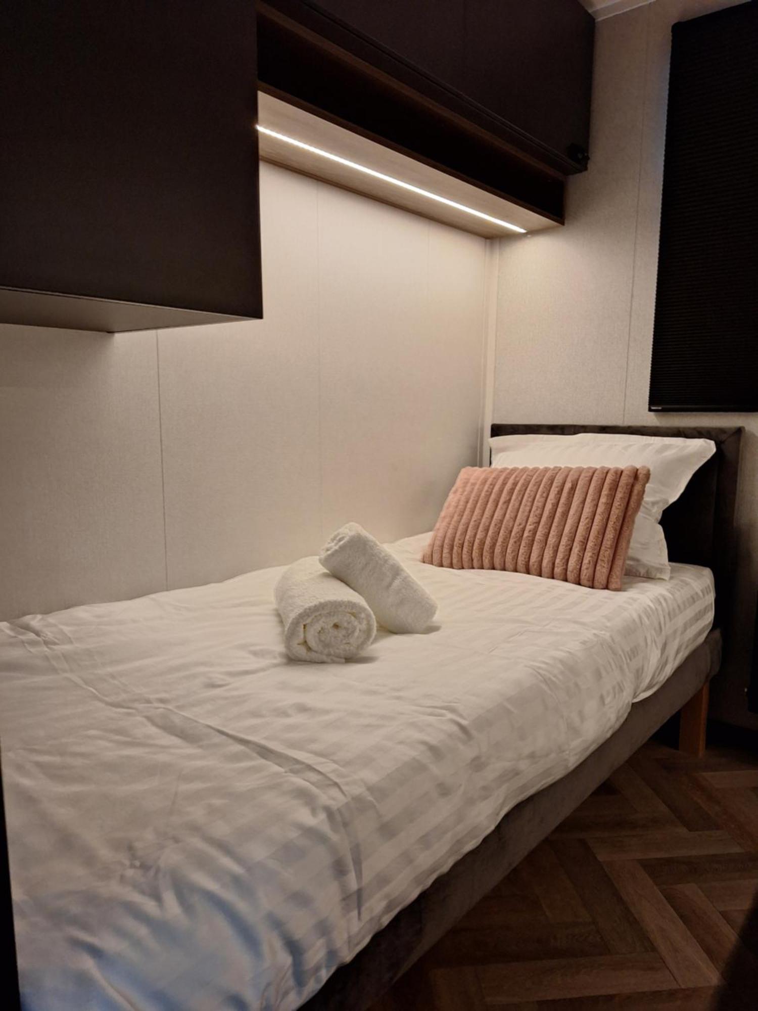 Ferienhaus 'relax Sea' - Wellness In Zeeland - Private Sauna - Airco - Garden - Outdoor Swimming Pool - Free Wifi, Towels & Bed Linen *